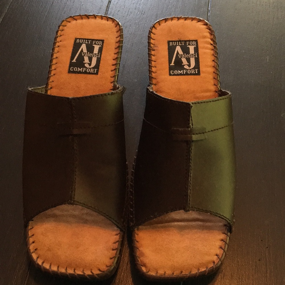 $14❤️SALE AJ Valenci Brown Slides Sz 9